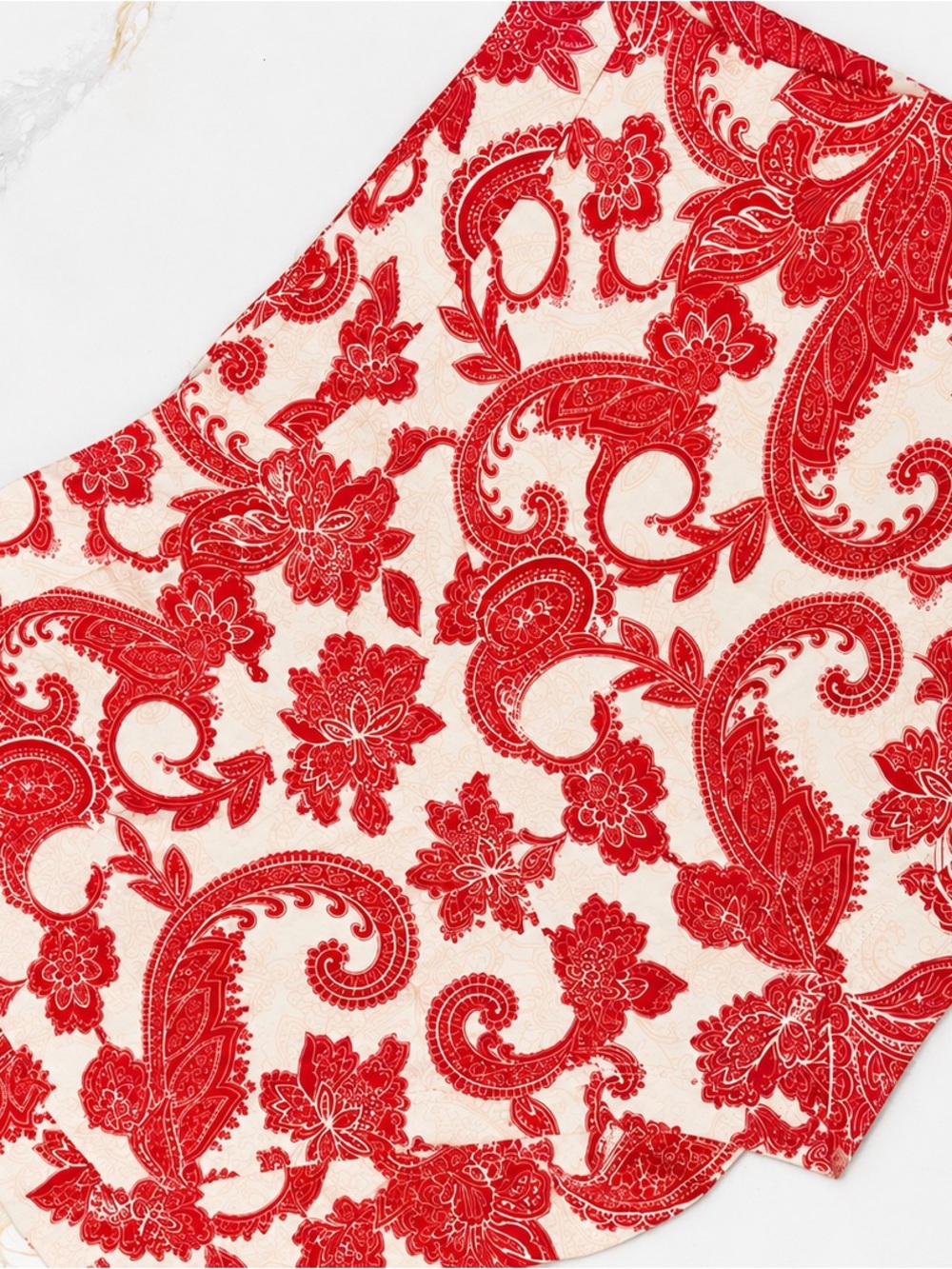 Kenzie Red & Pink Paisley Print Women's Shorts Bermudas